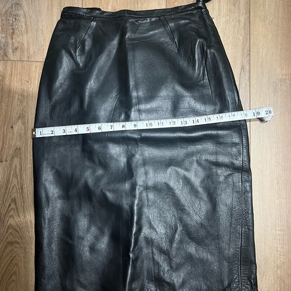VTG Vintage Sleek Timeless Elegant Black Leather Silk Lined Skirt - Picture 7 of 9